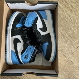 Toddler Retro Jordan 1 UNC toe in excellent condition worn twice Size 10
